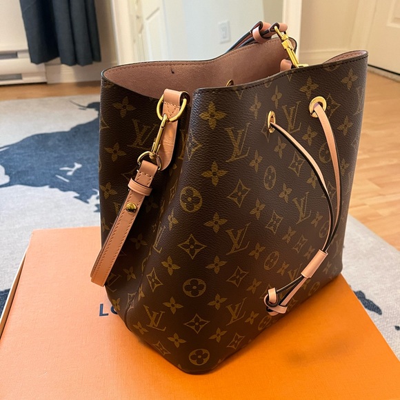 Louis Vuitton Neo Noe in Rose Poudre - Picture 1 of 10